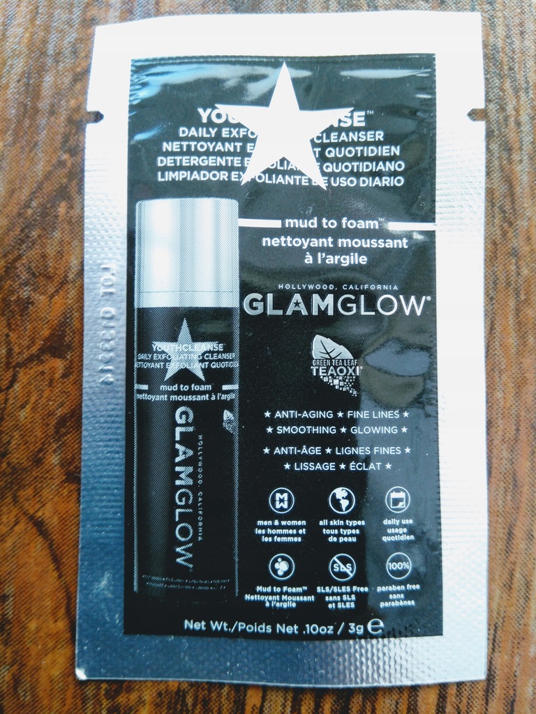 glamglow youthcleanse eksfoliująca pianka do mycia twarzy