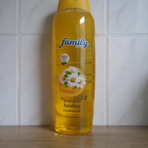 czy szampon familijny rumiankowy może powodować łupież